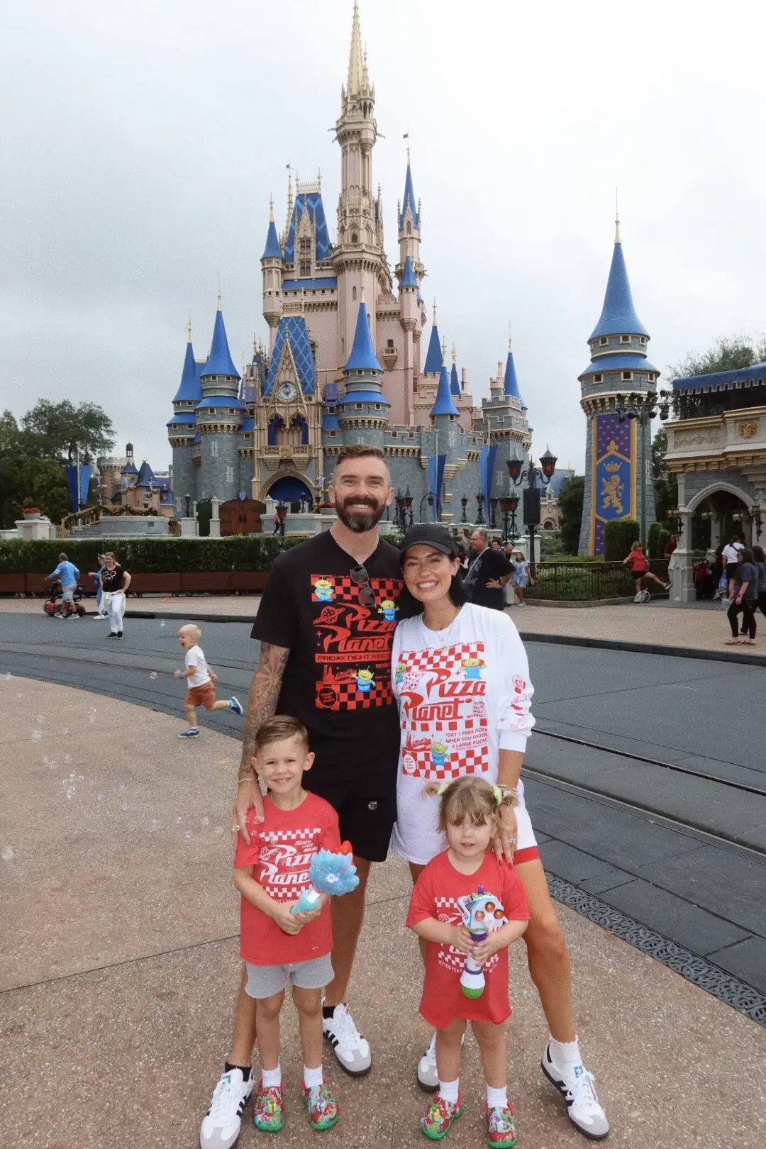 Fav pics from our week of magic 🥲❤️🏰💫🎄👨‍👩‍👧‍👦 #fyp #viral #family #photodump #disneyworld #disney #wdwholidays #hostedbydisney 