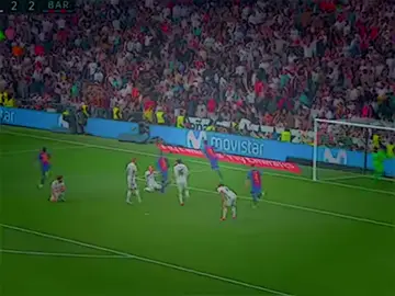 عندما احتفل ميسي امام جماهير ريال مدريد وكان الرد قاسي من رونالدو 🔥😰#messi #fyp #foryou #fy #football #foryourpage #cr7 #capcut #مصر #ميسي #كرة_قدم #ك #ليبيا #ليبيا🇱🇾 #ترند #تيك_توك