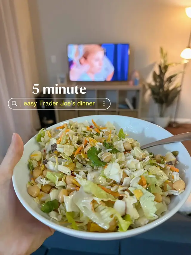 Not only is this absolutely delicious, it’s cheap, you can put it together in less than five min, basically 2 ingredients, and it’s filling. Salad meal kit is $3.79 and chickpeas are $0.79, and it makes two servings (in my opinion). Perfect meal for a busy student or literally anyone, I’m begging you to try it😭 #​fivemindinner #​tjsdinner #​traderjoes #​easydinnerrecipe #​studentdinner #​budgetfriendly #Lemon8 