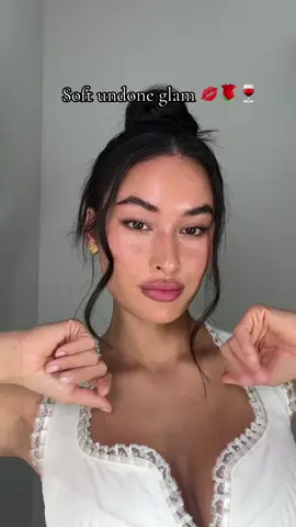 My 5 minute soft undone glam .. that is also put together ??? #grwm #lipcombo #redlip #redbrownlipcombo #blushhack 
