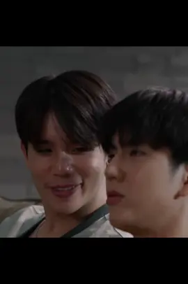พี่หมอกจะหยุดแพรวพราวใส่น้องเดย์เมื่อไหร่คะ เกินไปอะ มันเขินนะเนี่ย😳😆 #lasttwilightseries #lasttwilightseriesep2 #ภาพนายไม่เคยลืม #jimmyyjp #sea_tawinan #จิมมี่ซี #fyp 