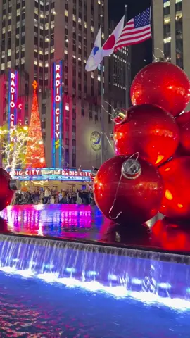 The Christmas Decorations are back for 2023 in New York City at the 6th Ave Fountain between 49th St & 50th St 🎄🔴#nyc #newyork #newyorkcity #fyp #foryourpage #foryoupage #manhattan #bigapple #christmas #merrychristmas #foryou #radiocitymusichall 