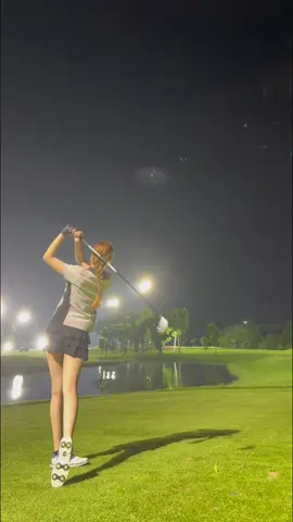 ตีหมุดผู้ชาย แซงหมดไม่สนใคร #กอล์ฟ #กอล์ฟหญิง #golf #golfswing #golftiktok 