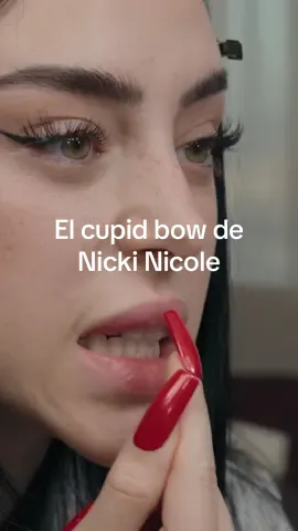 La obsesión de @naiki: un cupid bow bien marcado, como el que se hizo para su lookazo en los #LatinGRAMMY 
