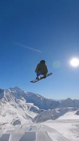#snowboarding 🚁: @jannis_hoffi 