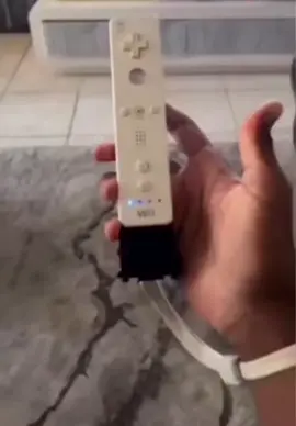 Qui a jamais fait un truc comme sa a son petit frere#fyp #memestiktok #humour #memes #drole #videodrole #meme #viral #given #onvasbienjouer #oui #wii 