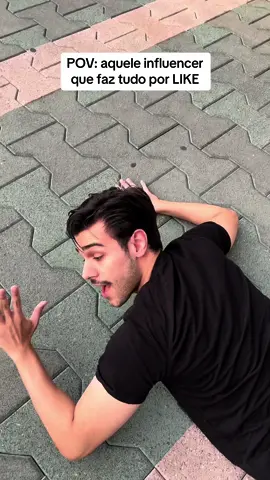 A internet ta repleta de gente que faz qualquer coisa em troca desses tão valiosos likes! E óbvio que criar conteúdo na internet não é fácil, se manter interessante por longos períodos de tempo é um trabalho muito difícil, principalmente para aqueles que não carregam consigo constância e persistência. Mas considero sim entretenimento algo MUITO incrível, independente do gênero. Quem sabe não estamos nós, consumidores desses conteúdos, dando palco para as pessoas erradas. Conheço tantos influenciadores tão maravilhosos que não possuem 1/10 da relevância que esses outros criadores desesperados por like tem na internet. Consuma consciente! A internet é de todo mundo então cabe a você incentivar o melhor conteúdo a ir pra frente Amo todos vocês, um abraço!