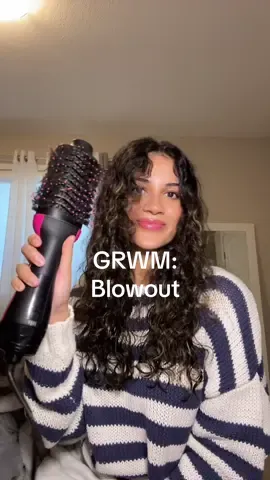 Watch my hair routine: blowout on my frizzy curls with the Revlon brush! 💌  #hairtutorial #blowoututorial #blowout #grwm #grwmroutine #hairproducts #curlyhair #drybar #curlytostraight 