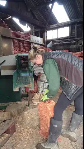 Renetting a split kindling net using the Kindlet  Kindelet @Fuelwood  Leggings @Ellsbelles  Body Warmer @Scruffs Workwear  Wellies @GO Outdoors  #kindling #kindlingwoodmachine #kindlingwood #kindlingfirewood #firewood #firewoodprocessor #firewoodprocessing #kindlet #kindlingnet #kindlingnets #fyp #kindlingcracker #kindlingsplitter #kindlingbag #firewoodfordays 