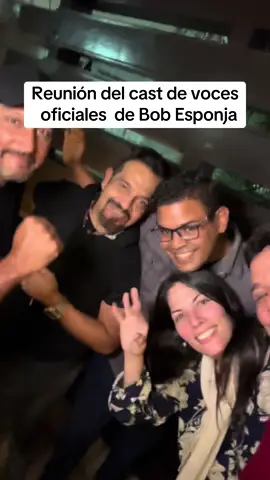 Encuentro maravilloso con mis compañeros de elenco  celebrando la serie que tanto amamos #bobesponja y recordando a nuestro amado #luisperezpons  #arenita  #plankton  #patricio #calamardo @escuelasuperiordedoblaje  @Elsa Alfonzo Weir  @Ángel Mujica - Doblaje  #lileanachacon  #alfonsosoto