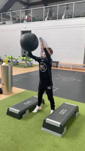 #sprinttraining #plyometrics #pushyourself #pushyourlimits #athletiktrainingfußball #athletiktraining #sportmotivation #trainingsinspiration #workhard #fussballspieler #soccertiktok #youthleague @VVV-Venlo 