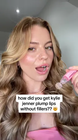 No fillers No problem!! Get plump lips 👄✨ today with this amazing Poutify Lip roller than leaves you with SEMI-PERMANENT results 😍 pain free & all natural 🍃 #lipplumper #beforeandafterlipfiller #lipfillers #lipplumping #lipplumperchallenge #kyliejenner 