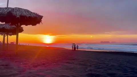 Un perfecto amanecer.🏝️🌅 #playa #beach #amanecerbonito🌅  #puertosanjose #guatemala