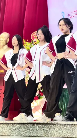 Sân khấu 20/11 cuối cùng thời cấp 3 của tui #fypシ #viral #xh #cogncogn #dance #dancecover #worthit #cdc #cidici #nhay2011  