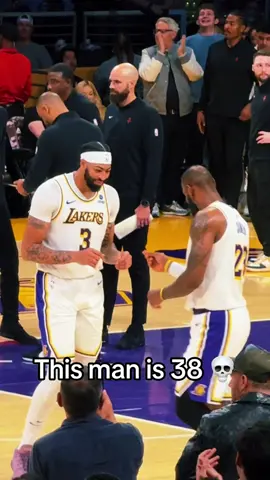 LeBron OWNS Brooks 😂 #lakers #NBA #LeBron #lebronjames #basketballtiktok 