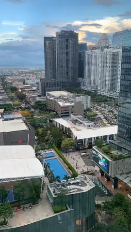 Beautiful views of Bonifacio High Street taken from the hotel room of Shangri-La The Fort, Manila, BGC, Philippines 🇵🇭 #timelapse #timelapsevideo #timelapseclouds #clouds #cloudlovers #hotel #hotelroom #hotellife #city #cityvibes #cityliving #citycenter #beautifulview #hotels #luxuryhotel #citylife #cityviews #cityscapes #bgc #bonifacioglobalcity #shangrilathefort #manila #igersmanila #philippines #philippines🇵🇭 #choosephilippines #ciudad #cidade #luxuryhotel #luxuryhotels #hoteles #hotelesdelujo #luxury #timelapsevideos #beautifuldestinations #timelapsemoment #timelapses #view #views #roomview #hotelview #hotelviews #vista #vistas  #urban #urbano #urbanjungle #concretejungle #modern #moderno #modernos #modernarchitecture #archi #architecture #architecturelovers #architecturephotography #arquitectura #arquitetura #arquitecturayurbanismo #citycentre #ciudades #ciudadeslimpias #financialdistrict #businessdistrict #walking #people #peoplewalking #pessoas #gente #caminando #calle #calles #paseo #paseos #led #ledlight #ledlights #ledbillboard #leddisplay #leddisplayscreen #building #buildings #edificios #edificio #pedestrian #pedestriancrossing #crossing #crossings #pedestre #pedestres #peatonal #bonifacioglobalcitytaguig #bonifacioglobalcitytaguigcity🇵🇭🇵🇭🇵🇭 #onebonifaciohighstreet #bonifaciohighstreet #bonifaciohighstreetbgc #taguig #taguigcity #taguigcity🇵🇭 #manilaencounters #manilaphilippines #manilaph #metromanila #manilaphilippines🇵🇭 #manilaphilippines🇵🇭❤️ #manilaphillipines🇵🇭 #metromanila #metromanilastaycationphilippines #philippines #philippinestiktok #philippines🇵🇭tiktok #philippinestiktokers🇵🇭 #philippines🇵🇭🇵🇭🇵🇭 #philippinestravel #philippinestiktokers #visitphilippines #visitph #lovethephilippines #visitthephilippines #pilipinas #pilipinastiktok #pilipinaskongmahal #pilipinaskongmahal🇵🇭 #pilipinas🇵🇭 #destination #destinations #travel #travelspot #travelspots #tourist #tourists #touristspot #touristspotsph #filipinas #filipinas🇵🇭 #futuristic #destinos #destinosturisticos #shangrila #shangrilahotel #park #parks #parque #street #streets #skyscraper #skyscrapers #skyline #manilaskyline 