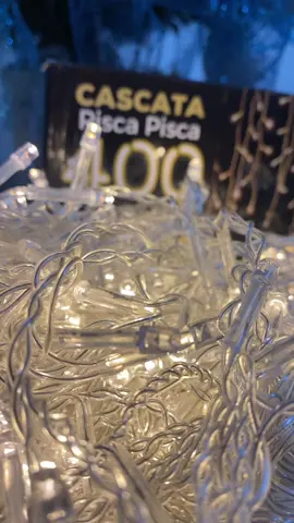 Ilumine seu mundo com o espetáculo de pisca-pisca 400 lâmpadas em cascata e 8 funções incríveis!  Na DOKASSA, a magia do pisca-pisca ganha vida em diversas opções para iluminar seus momentos especiais. ✨ 📲 Estamos com atendimento exclusivo pelo nosso direct ou pelo WhatsApl EXCLUSIVO de natal (link está na bio do nosso perfil).  📍Dokassa Indaial: Rua Marechal Deodoro da Fonseca, 675, 📍Dokassa Timbó: Avenida Nereu Ramos, 446.  #DOKASSA #PiscaPiscaBrilhante #indaial #natal #natal203 #timbo #blumemau 