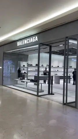 BALENCIAGA -THE GARDENS KUALA LUMPUR #malaysia #shopping #expereance #highend #balenciaga 
