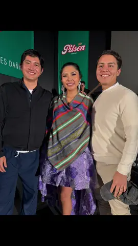 Acompañando a @Yarita Lizeth Y. en su concierto por el 40 aniversario del Mercado de Productores de Santa Anita. Más que música es cultura viva. Es muy lindo vibrar a un sólo latido. Feliz de recibir tanto cariño de la gente 🥰. #drfong #drfongestético #yarita #yaritalizethyanarico #yaritayeldrfong 