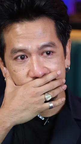 จากการจับมือแค่ครั้งเดียว ตราตรึงในใจมาตลอด 8 ปี 🫂 แม้จะเจ็บปวดแต่ก็เต็มใจ #หนีน้องมาร้องไห้ #เสนาหอย #ป๋องกพล #4kings #แหลมสมพล #เฟยภัทร #แม็กเจนมานะ #whnchannel 
