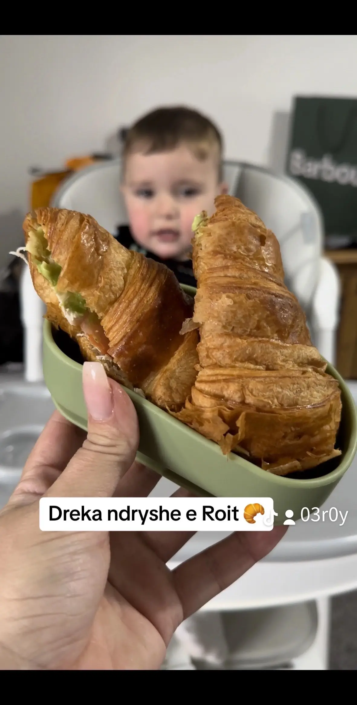 Mi kurseni komentet ju dietologet & mjeket popullor 😆.       #toddlersoftiktok #roy☀️ #foryou #fyp #blw #viraltiktok #viral #parentsoftiktok #babyledweaning #recetagatimishqip #croisant #lunch 