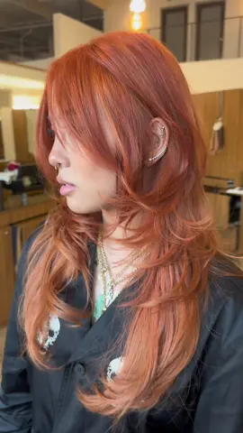gimme all the flips and wisps 🤩✨ (color not by me) #ochair #orangecountyhair #ochairstylist #hushcut #wispylayers 