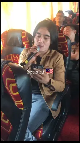 Dalam bas.. #fyp #fypシ #charlyvanhoutten #SetiaBand #Setiaku #SetiakuMalaysia #malaysia #indonesia #konsert #tour #johorbahru #arenalarkin #konsert20tahuncharlyberkarya 