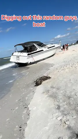 I can’t believe I thought I could dig this guys boat out by myself. Gave it all I had, but couldn’t get the job done. #boatlife #washedashore #tampa #stpetesbeach 