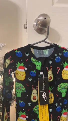 Finally got our @Soulbaby @HeyBearSensoryOfficial pre-ordered Christmas Pjs!! I am so in love @Lucie Johnson #heybearsensory #heybear #heybearbabysensory #heybearyoutube #heybearshow #heybearremix #babysensoryvideo #dancingfruitsandvegetables #dancingfruit #babyyoutube #soulbabybamboo #soulbabypajamas #soulbaby #soulbabychristmas #soulbabyheybear #souldbabyheybearchristmas #bamboobabypajamas #bamboochristmaspjs