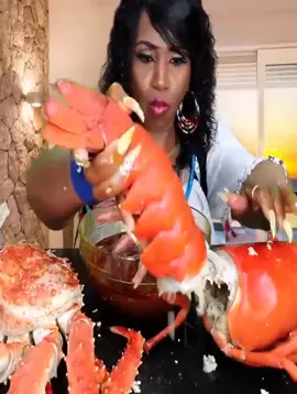 Enjoy Larry the Lobster  #Mukbang #SeafoodBoil #seafoodmukbang #seafoodmukbang #kingcrabmukbang #kingcrablegs #eatwithme #watchme #smackaliciousseasauce #eatingsounds #giantlobster #eatingseafood 