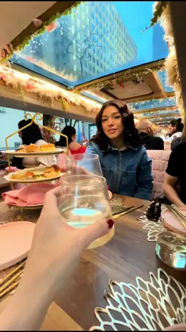 Is a cool experience 🫖🍾🧁 tea around town #newyorkcity #nycblogger 