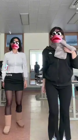 나 이춤 잘 몰랑 뿌엥 ..   