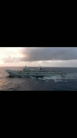 Tàu sân bay HMS Queen Elizabeth (R08) của hải quân hoàng gia Anh🇬🇧 sức mạnh răn đe trên biển của cựu đế quốc #aircraftcarrier #tausanbay #england #f35 #harrierjumpjet #hmsqueenelizabeth #navy #xh 