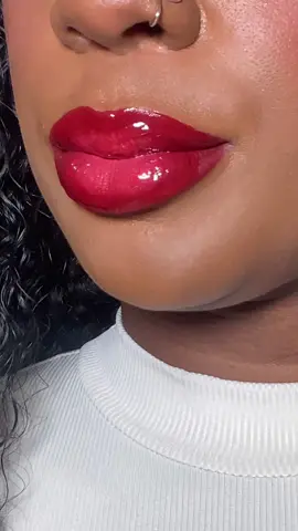 The result 🥹❤️‍🔥 what do you think ♥️❤️‍🔥 #lipcombotutorial #lipcombotiktok #lipcomboforbrowngirls #redlips #juicylipsmakeup 