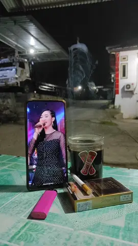 Nostalgia tahun 2021 😁☕ | iso tanpo kowe - @yeniinkaa_ 🥰 #omadella #yeniinka #isotanpokowe #dangdutkoplo 