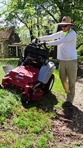 Grass Trim & Mow 🌿 #lawncare #fyp #foryou #mowing 