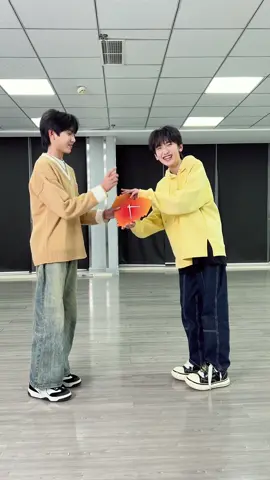 What time is it now? It’s L.O.V.E p.m🥰#TF家族练习生 Zhang Guiyuan, Zuo Qihan #1440 #TNT 