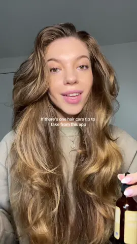 My # 1 haircare tip 🫶 folllow for more! #hairoiling #hairgrowth #hairoilingroutine #hairlossremedy #hairoilingtips #hairloss #hairoil #rosemaryoil #hairgrowthoil #scalpoiling 