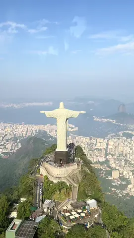 christ the redeemer in da heli👀🇧🇷 #brazil🇧🇷 #brazil #riodejaneiro #rio #copacabana #travel #ipanema #beach #southamerica #brasil🇧🇷 #traveling #travelinspo #helicopter #helicoptertour #christtheredeemer #brasilia 