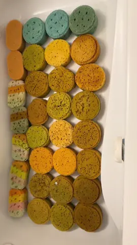 Ty🫶 for all the love 3k overload . 🫶😮‍💨😮‍💨 enjoy!!!!                           20 homemade SS 1 lemon comet 2 OG comet 2 lavender comet 1 Ajax powder 1 bag arcoíris  1 bag Roma 1 bag foca  31 sponges  Lots n lots on squeezes🫶#CleanTok #spongesqueezingasmr #spongesqueezing #parati #asmr #satisfying #asmrvideos #fyp #tiktokcleaning #tuboverload #cleaninghack #cleaningvideo 