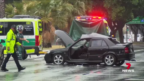 There have been shocking scenes on Anzac Highway when a speeding car slammed into a tree in wet conditions, killing the driver. Witnesses rushed to help the 26-year-old man behind the wheel but his injuries were too severe. #Adelaide #7NEWS