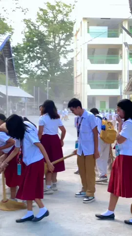 My Grade 7&9 students as they help in the beautification and cleanliness of the school  #OperationLinis #batangknsikat 