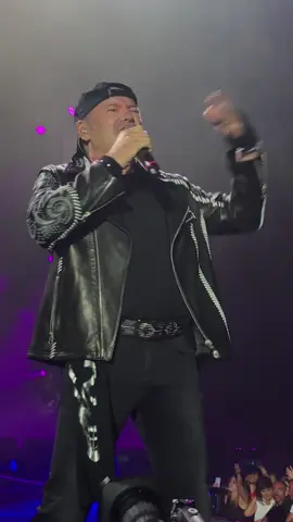 Senti che bel rumore… 🎶 #vascorossi #vasco #rossi #musica #concert #perte #foryou #sally #poesia #poetry #viral #viralvideo 