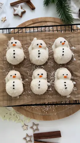 Easy Snowman coconut cookies ⛄️ this cute and easy recipe is just perfect for christmas!   Ingredients: 30g soft butter  30g powdered sugar   70g plain flour  90g desiccated coconut  100g condensed milk  1 tsp vanilla extract  300g candy melts/ or white chocolate #snowmancookies #coconutcookies #einfacherezepte #christmasrecipes #holidaybaking #christmascookies #christmasdesserts #christmasvibes #winterrecipes #EasyRecipe #schnellerezepte #BakeWithMe #backen #backideen #weihnachtsplätzchen #kawaiifood #kokosplätzchen #plätzchenrezepte #fypシ #foryou 