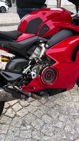 Ducati Panigale V4 clear clutch cover  #ducati #ducativ4 #acrapovic #acrapovicexhaust #moto #race #motocycle #italy #poland #warsaw #fyp #dv #xyz #viral #asmr 