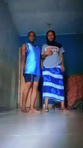 la grande sœur amerdante elle veut dancer ça forcé