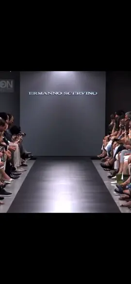 🤵🏻‍♂️ | #chicolachowski for #ermannoscervino -2012 #viralvideo #franciscolachowski #SuperModel #catwalk #runaway #fashion #boy #man 