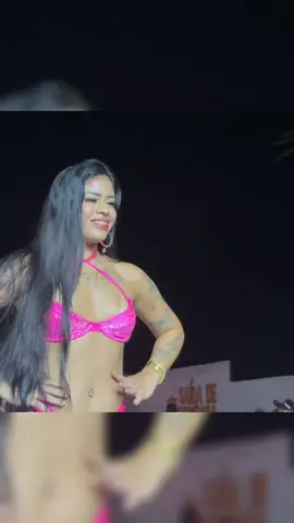 Anne Kelly desfilando no Garota Avalanche 2023 #desfilebeleza #passarelabiquíni 