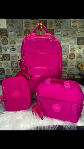 Lindo kit Kipling Pink, kit composto por mochila, estojo e lancheira termica. #bellameninarp #mochilete #bolsas #estojo #garrafatermica #kipling #carteiras #viraliza #clientesatisfeita❤️ 