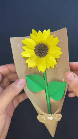 Respuesta a @brigette_gh qué otro regalito les gustaría que hiciera? #origami #DIY #easydiy #crafts #tutorial #girasoldepapel 